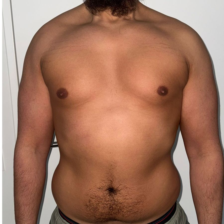 Après le coaching : élève de MES NUTRITION photographié de face, après sa perte de poids
